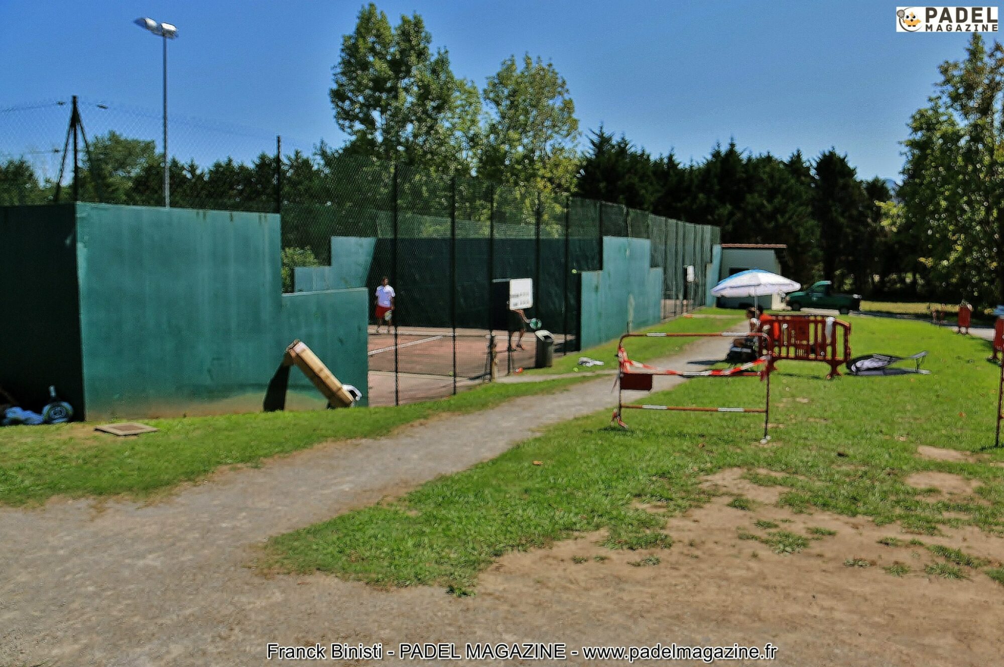 Tennis Club Luzien: 2 kenttää matolla!