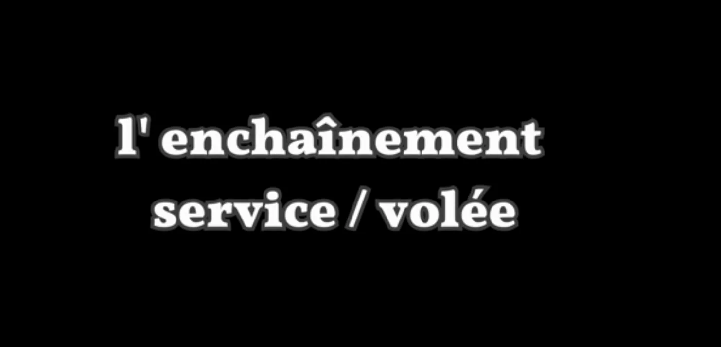 Enchaînememt padel : service, volée et smash