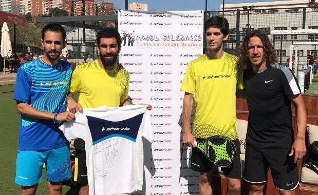 Carlos Puyol se défend au padel !