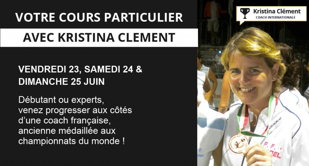 Kristina Clément bleibt stehen bei Padel Haltung