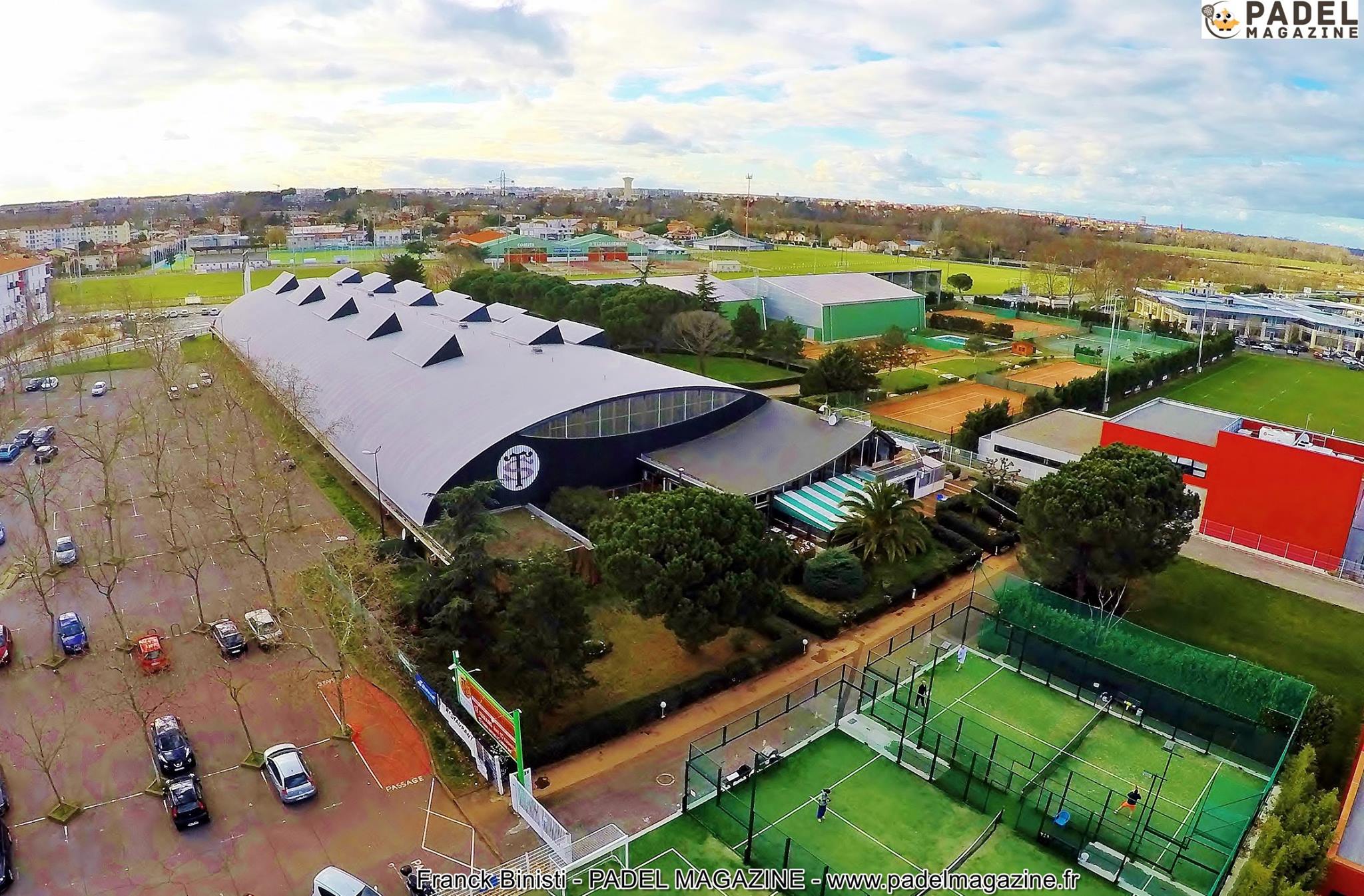 Toulouse stadium padel in picture