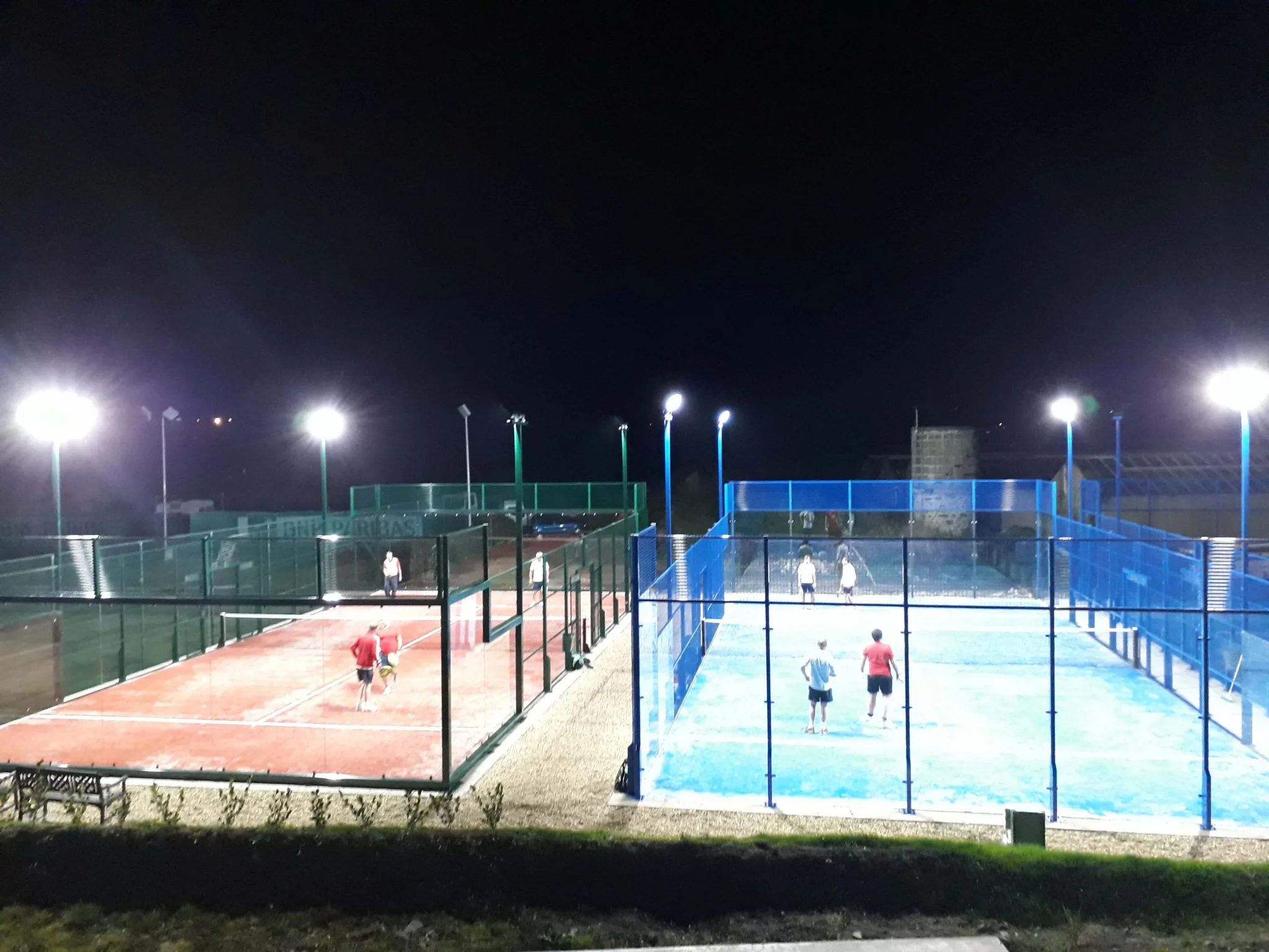 Guernesey se met au padel