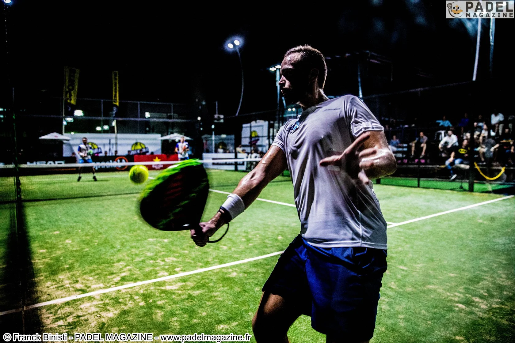 Sommes-nous obligés de venir au filet au padel ?