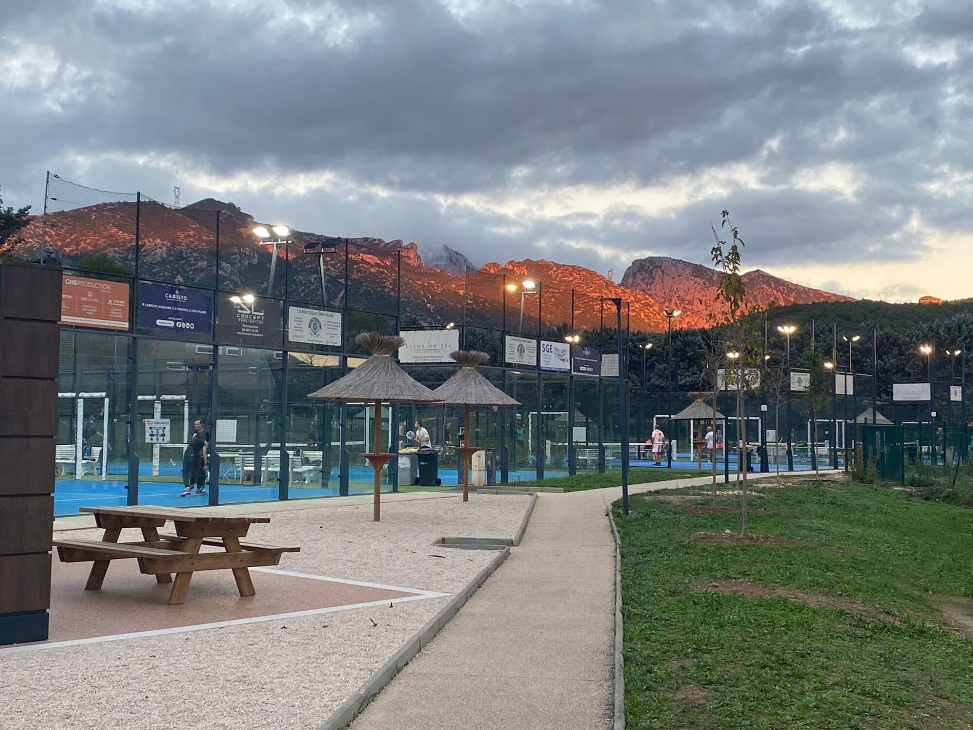 À Gémenos, le padel prend de l’ampleur avec cinq pistes en 2025