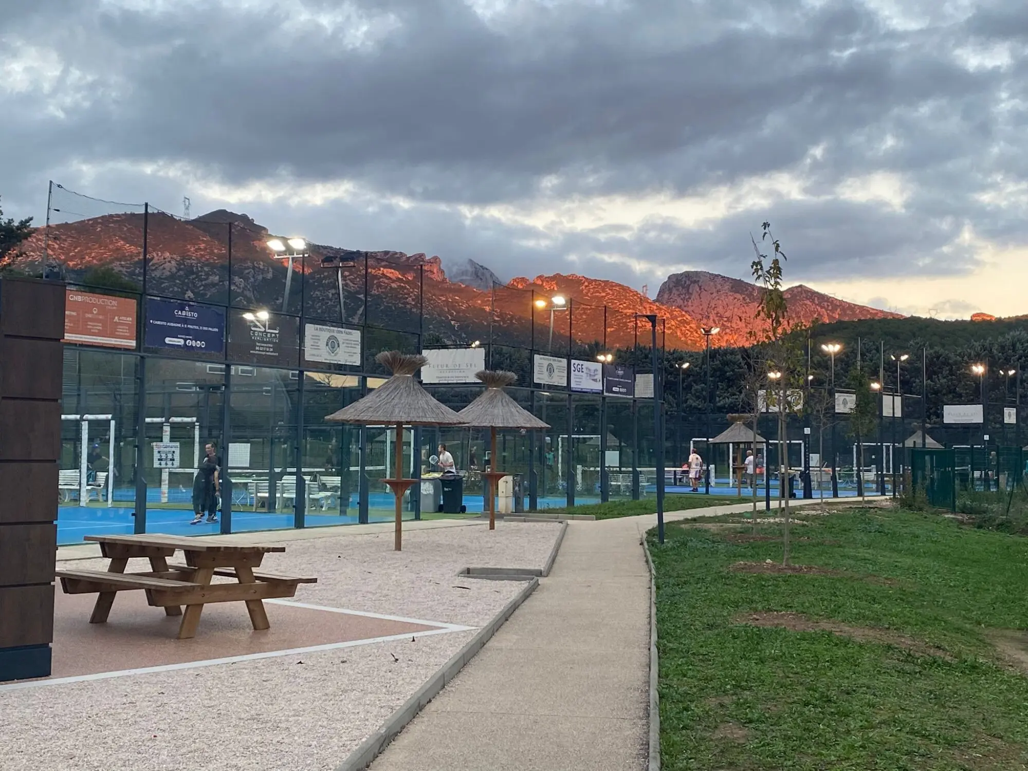 À Gémenos, le padel prend de l’ampleur avec cinq pistes en 2025