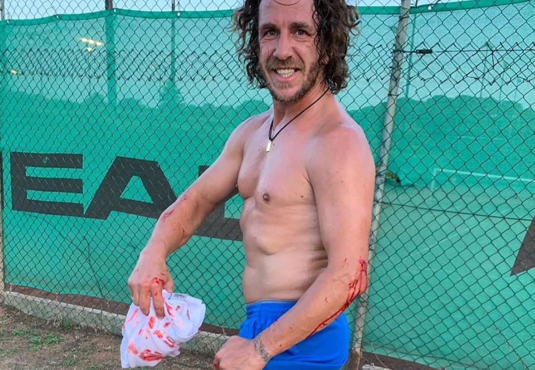 Carles Puyol in blood at padel : What advertising campaign ?!