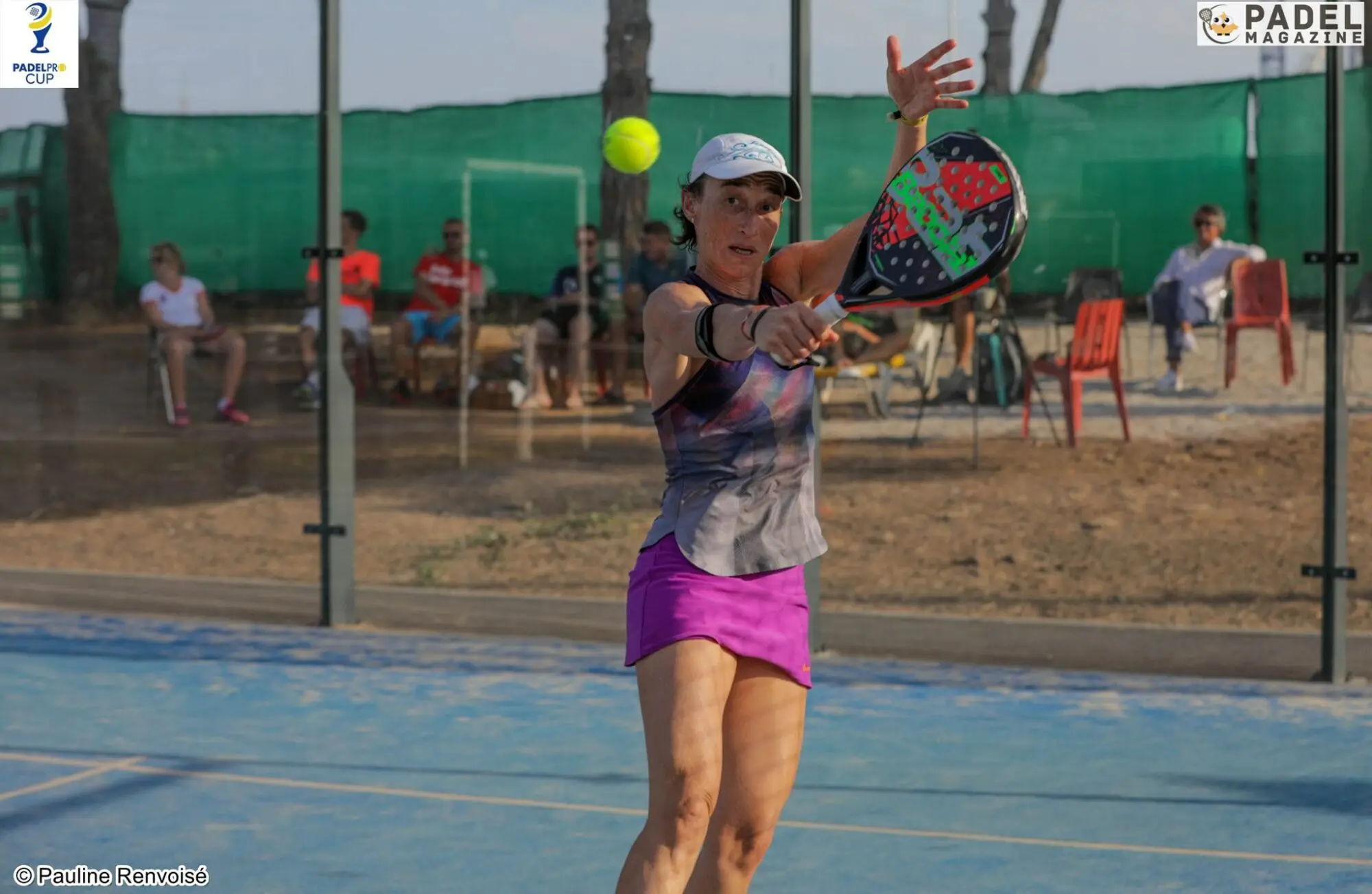 Tuto padel – Volée de revers à la grille