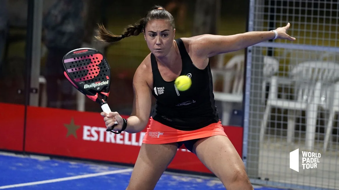 laura-clergue-volée coup droit | Padel Magazine