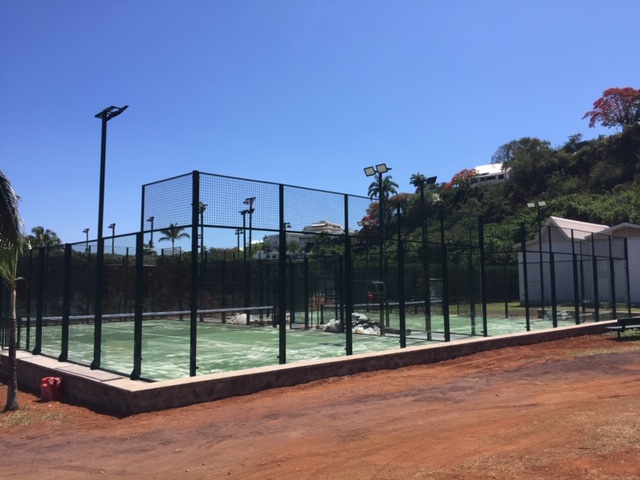 The Bourbon Olympique Tennis Club: 2 courts of padel in the meeting