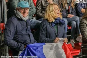 drapeau français public
