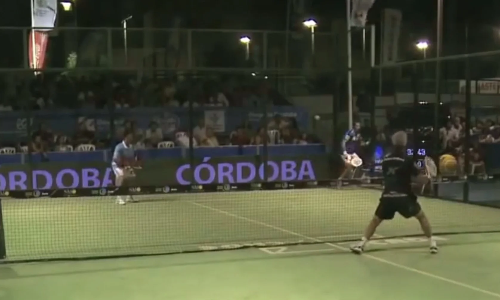 Le passing vitre latérale au padel