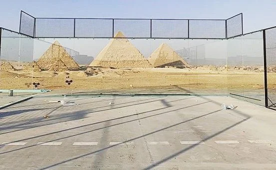 Le padel devant les Pyramides d’Egypte