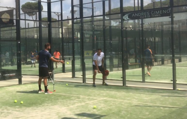 During padel : position yourself close to your student