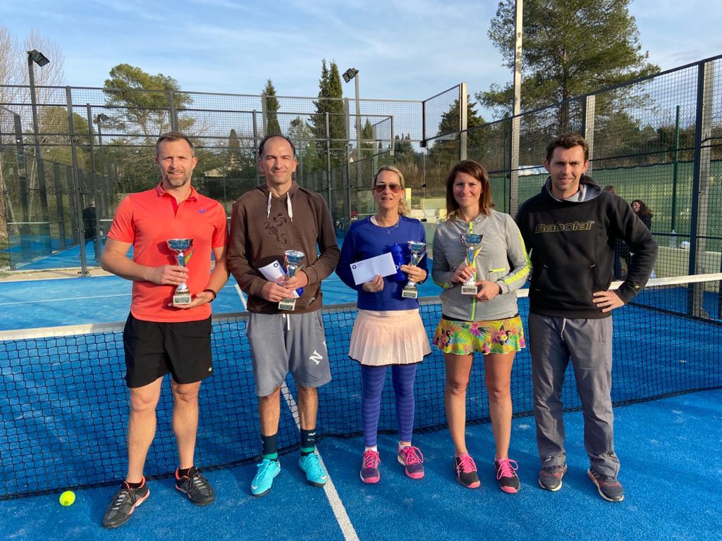 2 parelles mixtes a la final d’un torneig masculí!