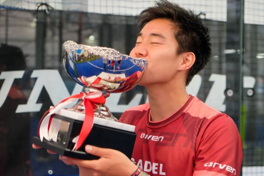 Kazuki Tomita trophée | Padel Magazine