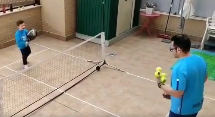 Hugo, 6 years old, the phenomenon padel from the web