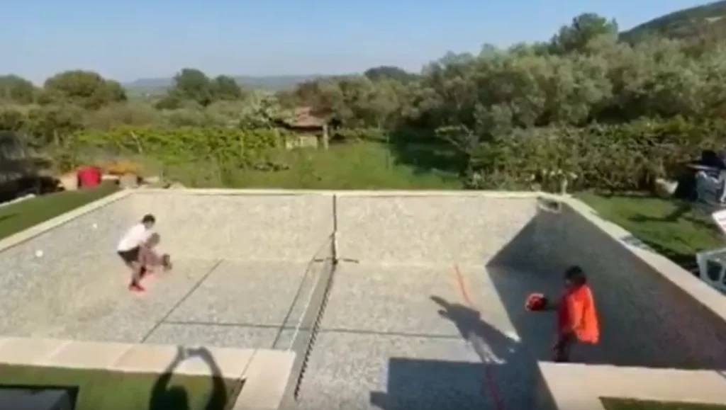 Comment recycler sa piscine en terrain de padel ?