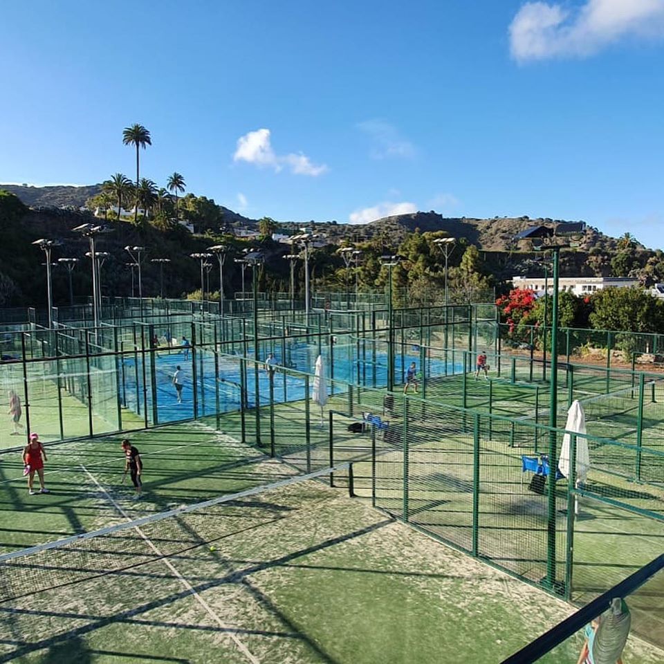 Develop the padel by private structures?