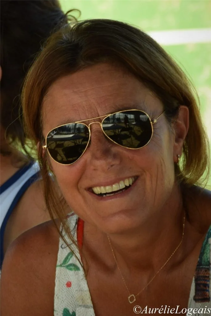 Skratt Valérie Touchain President för Bailly Noisy Tennis