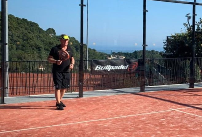 Alex Dupont, a lover of padel goes out
