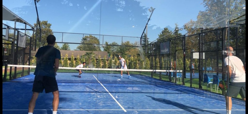 David Marouani spelar padel pyramider