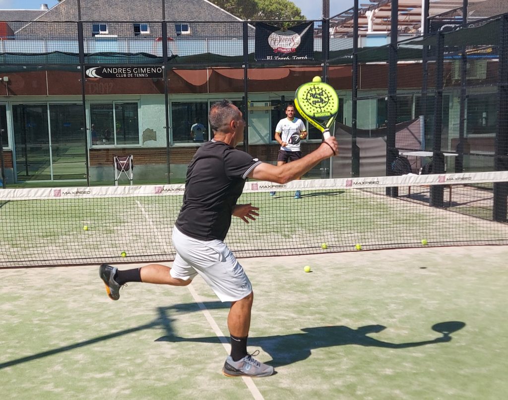 Personalized French-speaking training of coaches padel in Barcelona
