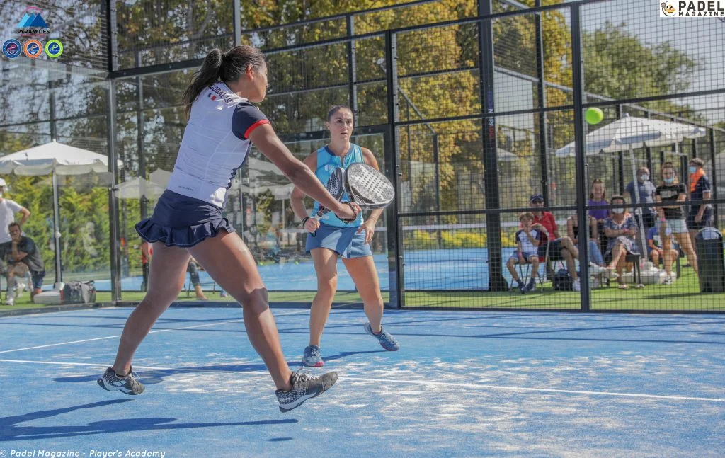 volée de revers milieu godallier clergue P2000 Pyramides | Padel Magazine