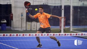 Javi Perez volée de coup droit bullpadel vertex world padel tour