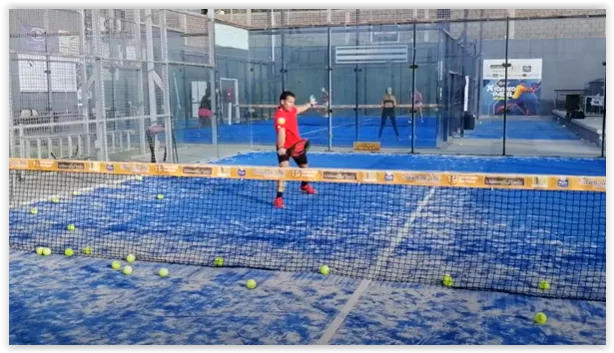 Technique Padel : la volée de revers