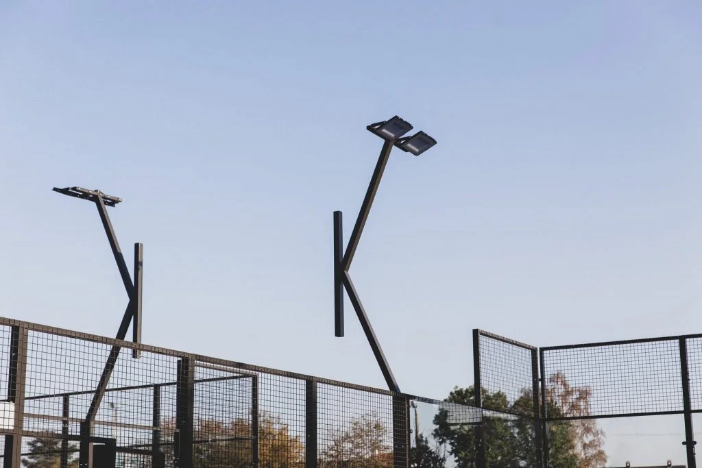 lampadaire lumière padel piste de padel kelme | Padel Magazine