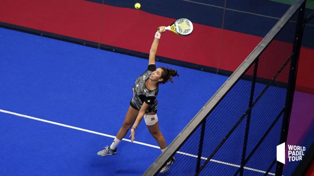 Bea Gonzalez bandage cuisse