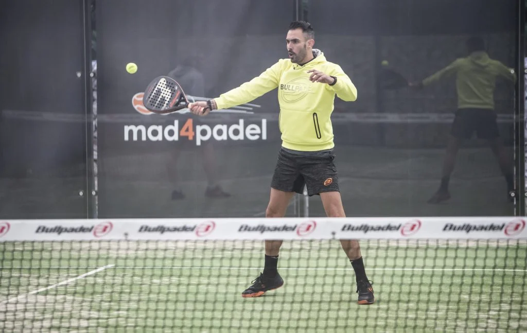 Derbi Kia-Bullpadel 2020 chancleta | Padel Magazine