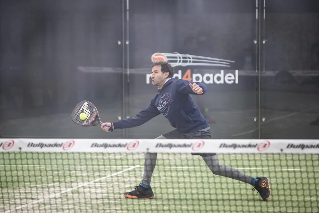 Derbi Kia-Bullpadel 2020 volée coup droit | Padel Magazine