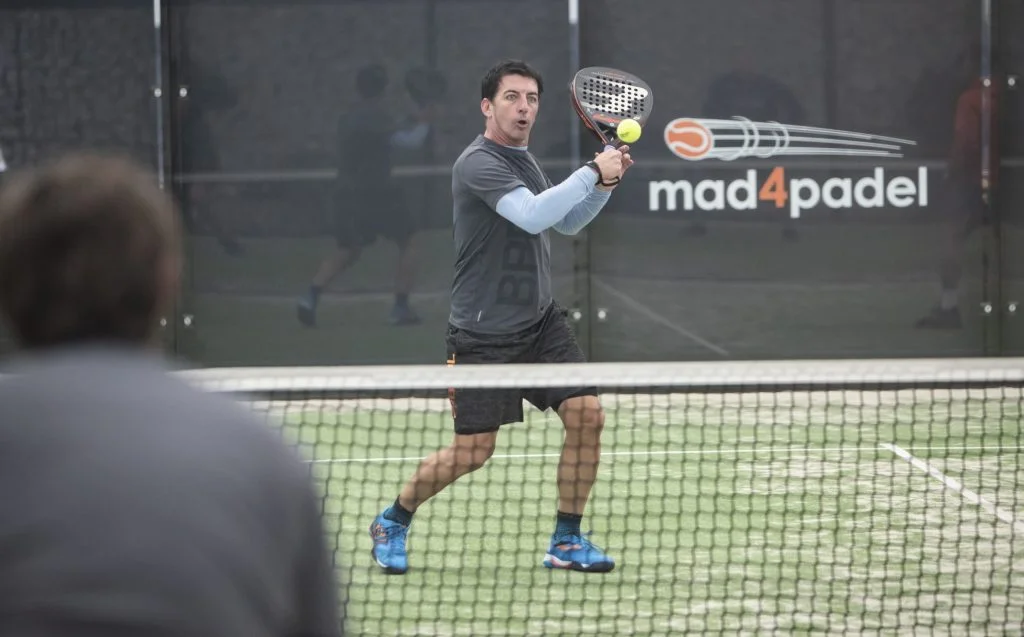 Derbi Kia-Bullpadel 2020 volée revers | Padel Magazine