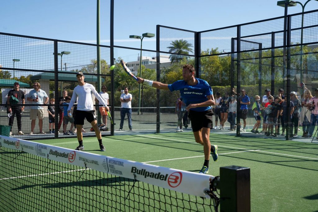 フォアハンドスマッシュ padel scatenaミドルグリンダマイアミ