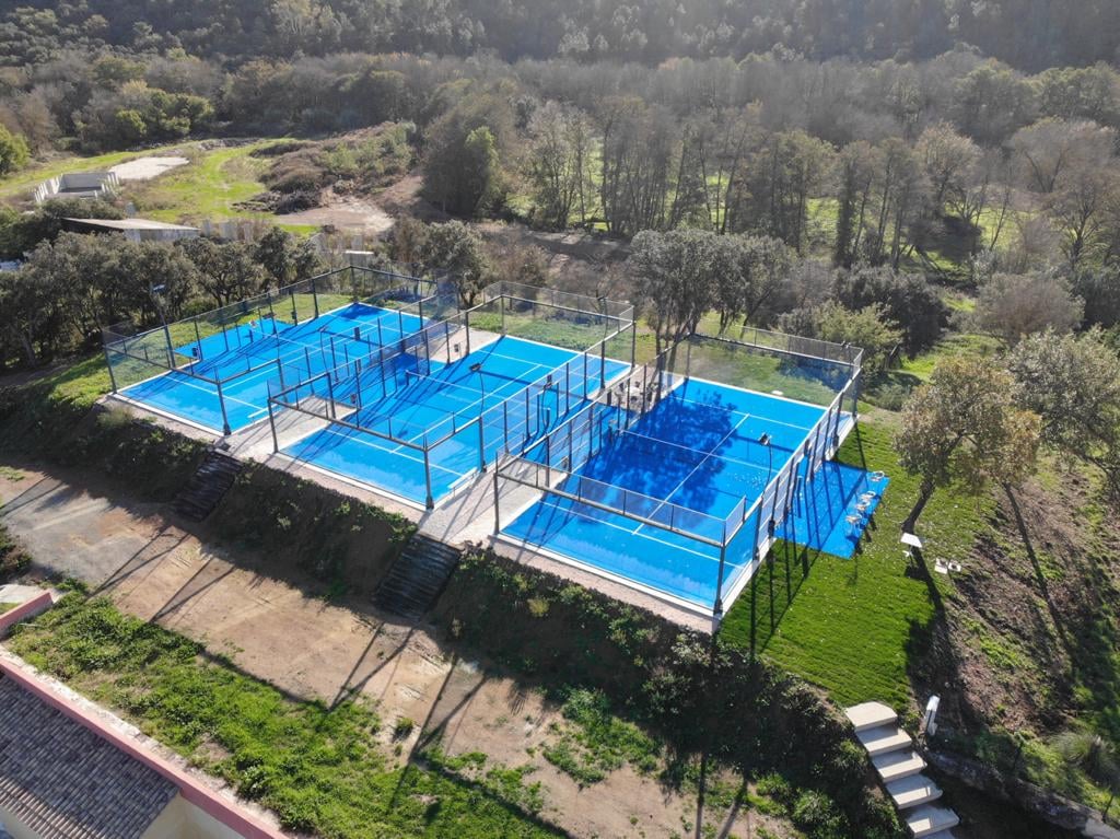 Wie man einen Tennisplatz in Tennisplätze verwandelt padel ?
