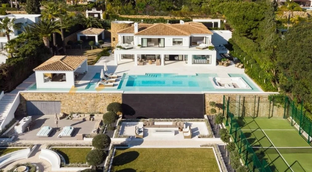 Vila + curta de padel en venda a Marbella: us interessa?