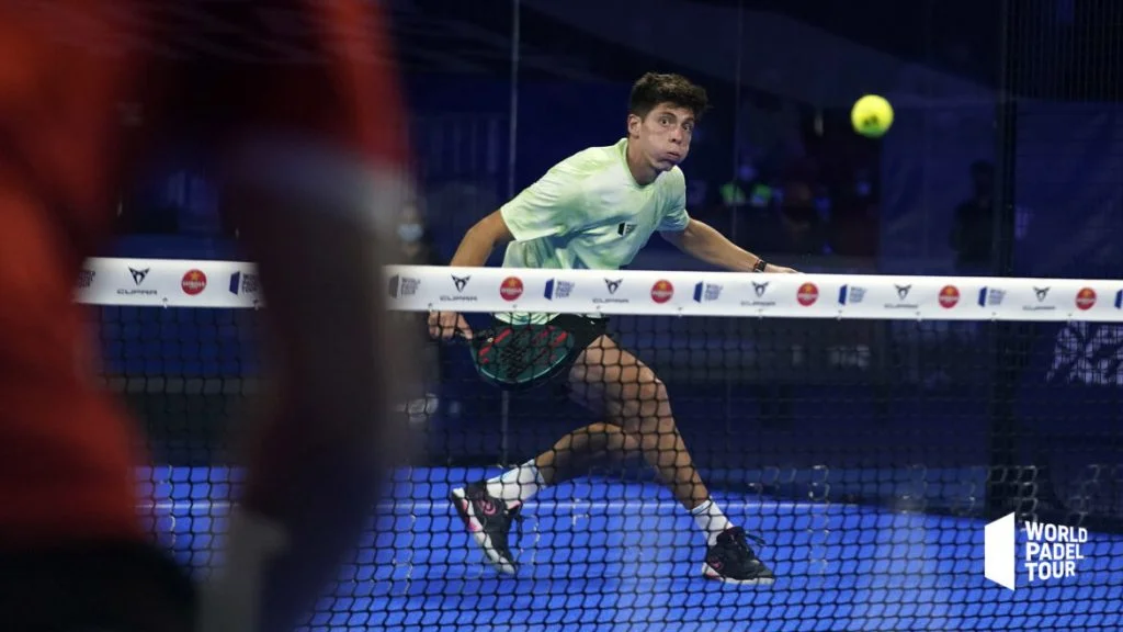 Juan Tello volée de revers world padel tour