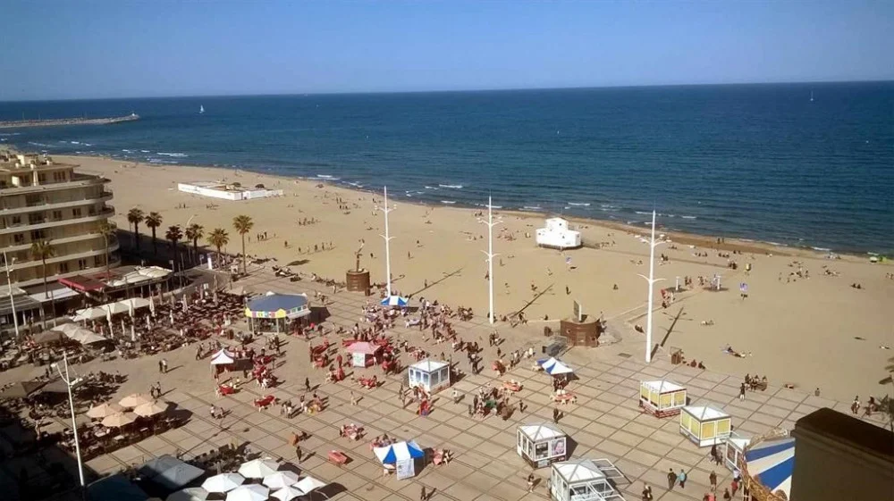canet en roussillon place publique padel