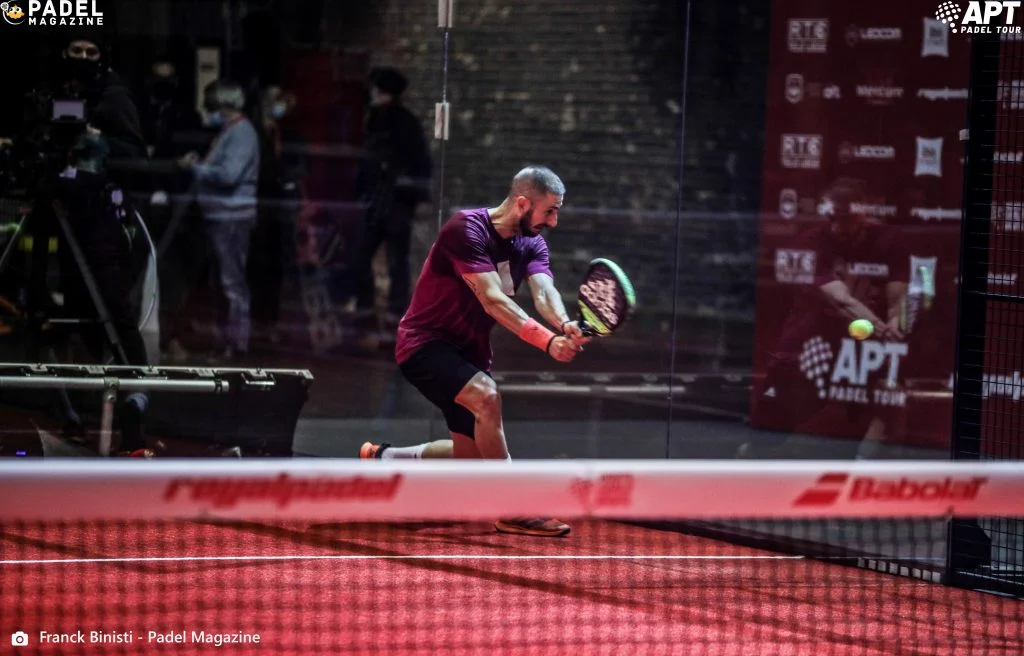 revers à deux mains max moreau | Padel Magazine