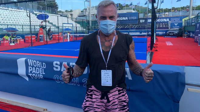 Gianluca Vacchi: de padel fins i tot a l'avió!