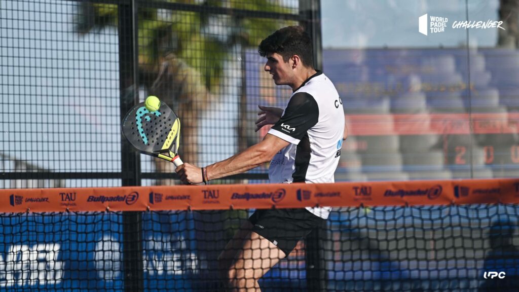 Arturo Coello Backhand vôlei Head Gama Pro 2021 (1)