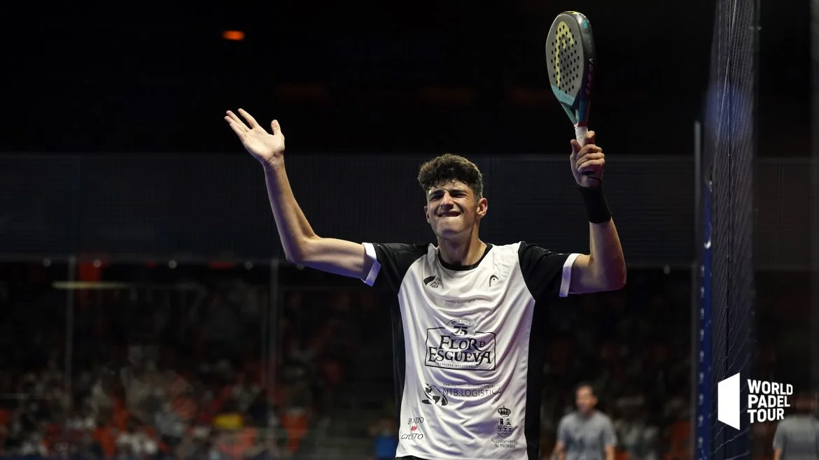 Arturo Coello bras levé WPT Valencia Open 2021 | Padel Magazine Arturo Coello bras levé WPT Valencia Open 2021