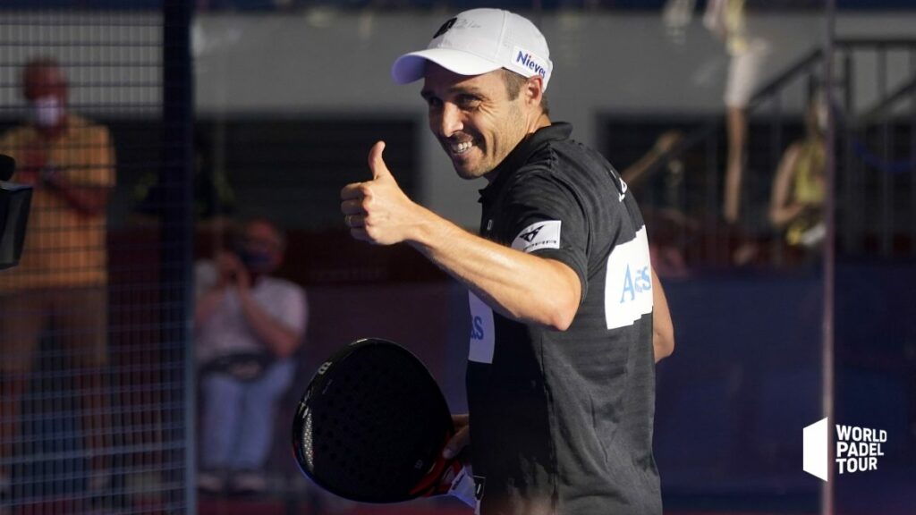 Bela quarti di finale di Las Rozas Open 2021 sorridenti pollici in su