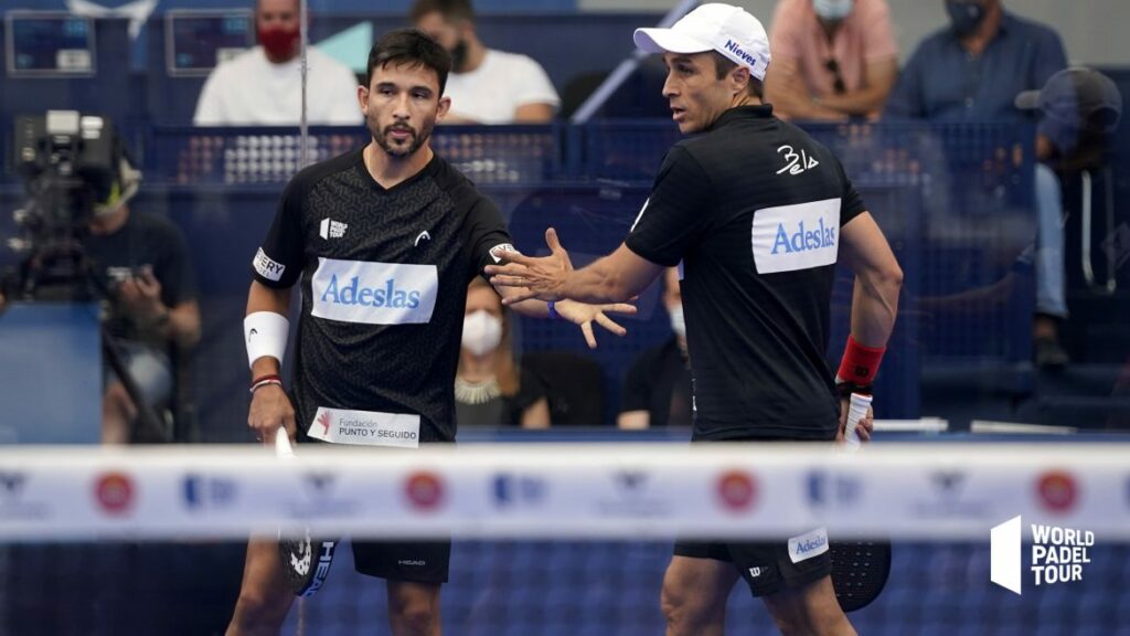 Bela and Sanyo checking each other's hands after a point won in the semi-final of the Las Rozas Open 2021