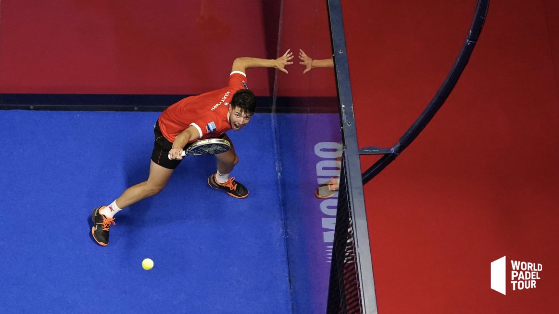Agustin Tapia Padel difesa con pallonetto di rovescio padel Finale Malaga Open
