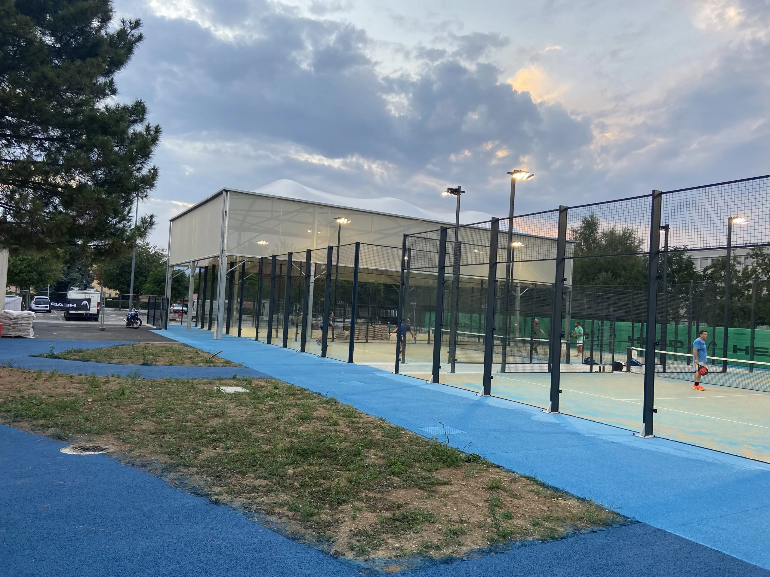 テニス/ Padel Bourg-les-Valence：4つのフィールド padel !