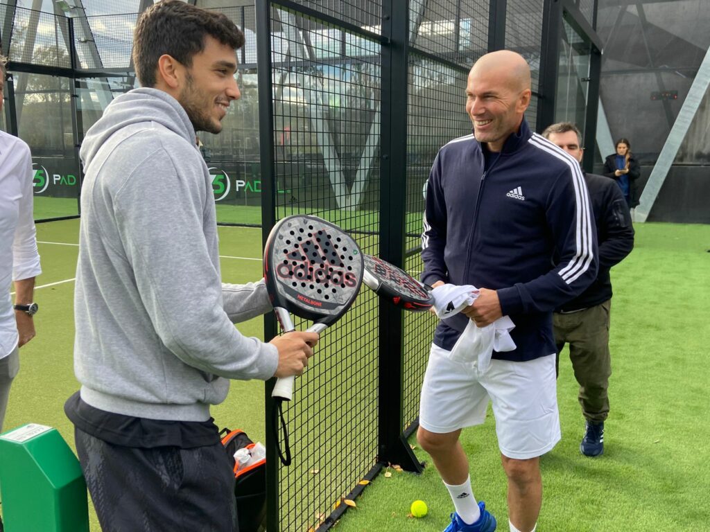 Ale Galán Zinedine Zidane sonríe inauguración del Z5