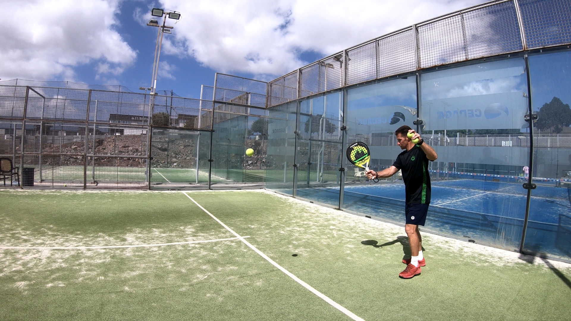 The basics of padel : the forehand