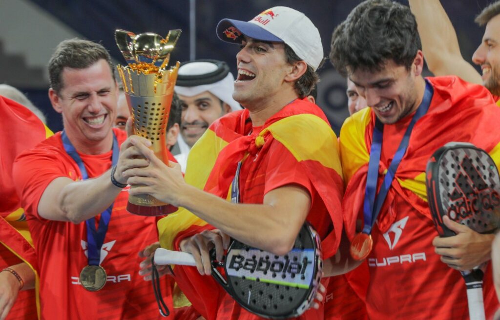 喜びの勝利スペイン世界チャンピオンレブロンパキートガランカタール
